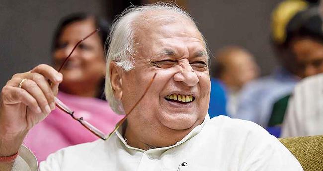 ഇ​ന്ധ​ന സെ​സി​നെ​ക്കു​റി​ച്ച് പ്ര​തി​ക​രി​ക്കാ​തെ ഗ​വ​ർ​ണ​ർ
