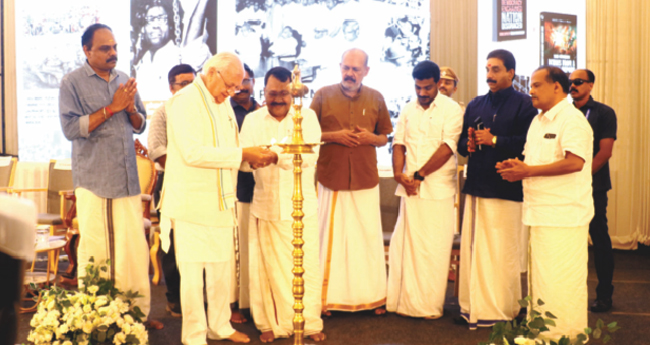അ​ടി​യ​ന്ത​രാ​വ​സ്ഥ​യു​ടെ ഓ​ർ​മ​ക​ൾ ഇ​ന്നും വേ​ട്ട​യാ​ടു​ന്നു: ആ​രി​ഫ് മു​ഹ​മ്മ​ദ് ഖാ​ൻ