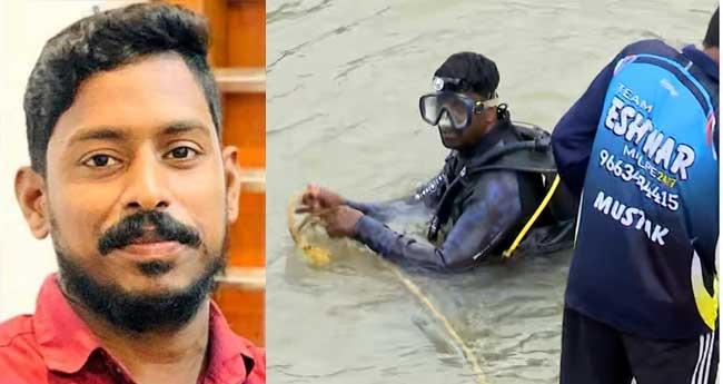 മി​ഷ​ൻ അ​ർ​ജു​ൻ പു​ന​രാ​രം​ഭി​ച്ചു; ഈ​ശ്വ​ർ മാ​ൽ​പെ​യും സം​ഘ​വും പു​ഴ​യി​ലി​റ​ങ്ങി