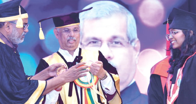 ബി​രു​ദ​ധാ​രി​ക​ൾ തൊ​ഴി​ൽ​ദാ​താ​ക്ക​ളാ​ക​ണം:  ഗ​വ​ർ​ണ​ർ അ​ർ​ലേ​ക്ക​ർ