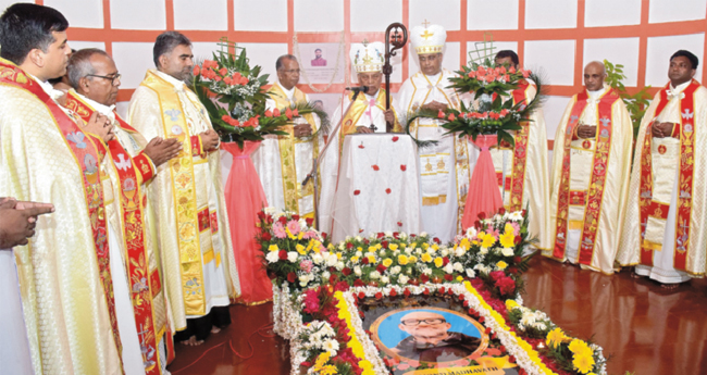 ഫാ. ​​​ആ​​​ർ​​​മ​​​ണ്ട് മാ​​ധ​​വ​​ത്ത് ഇ​​​നി ദൈ​​​വ​​​ദാ​​​സ​​​ൻ
