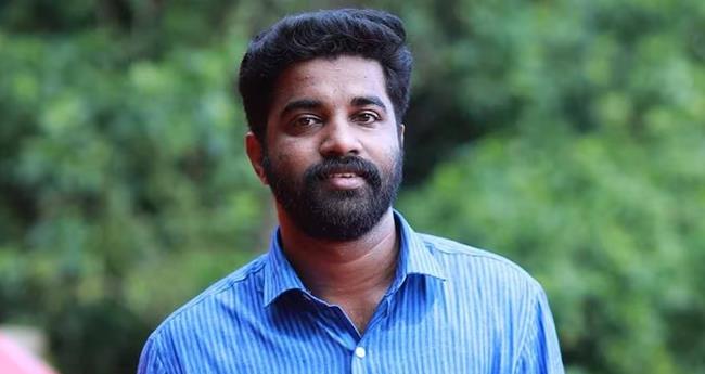 ആ​ര്‍​ഷോയ്ക്ക് തിരിച്ചടി;​ അ​ധ്യാ​പ​ക​നെ​തി​രാ​യ പ​രാ​തി​യി​ല്‍ ക​ഴ​മ്പി​ല്ലെ​ന്ന് എ​ക്‌​സാ​മി​നേ​ഷ​ന്‍ ക​മ്മി​റ്റി