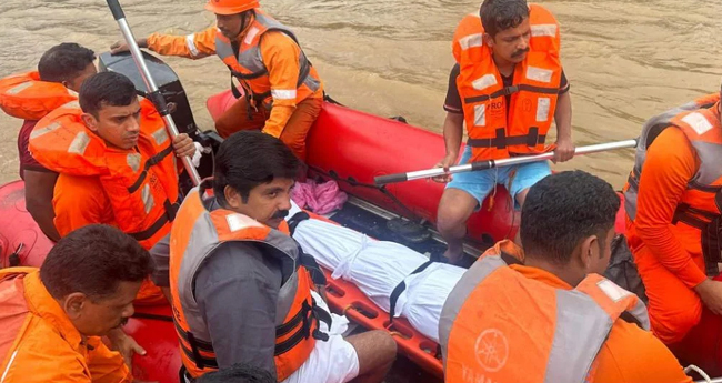 ഡി​ങ്കി ബോ​ട്ട് യ​ന്ത്ര​ത്ത​ക​രാ​ര്‍; ആ​ര്യാ​ട​ന്‍ ഷൗ​ക്ക​ത്ത് ചാ​ലി​യാ​റി​ന്‍റെ മ​റു​ക​ര​യി​ല്‍ കു​ടു​ങ്ങി