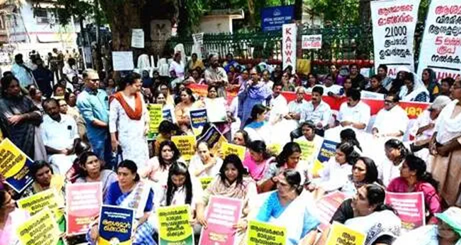 ആ​ശാമാ​രു​ടെ  വി​ര​മി​ക്ക​ല്‍ പ്രാ​യം  62 ആ​ക്കി​യ  ഉ​ത്ത​ര​വ് മ​ര​വി​പ്പി​ച്ചു