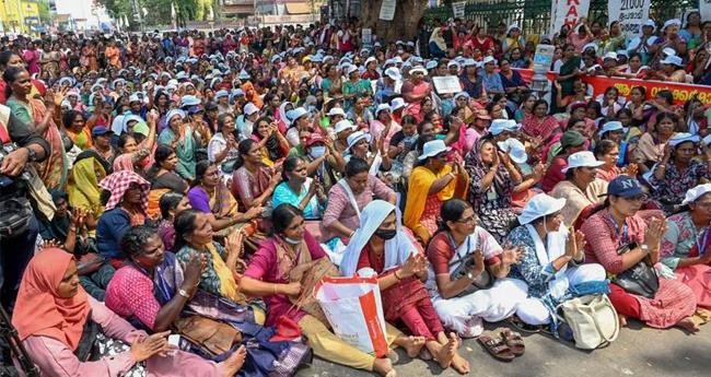 വേ​ത​നം സം​ബ​ന്ധി​ച്ച് പ​ഠി​ക്കാ​ൻ ക​മ്മി​റ്റി​യെ വെ​ച്ചെ​ന്ന് ക​ള്ള സ​ത്യ‌​വാ​ങ്മൂ​ലം ന​ൽ​കി; സ​ർ​ക്കാ​ർ കോ​ട​തി​യെ തെ​റ്റി​ദ്ധ​രി​പ്പി​ച്ചെ​ന്ന് ആ​ശ​മാ​ർ