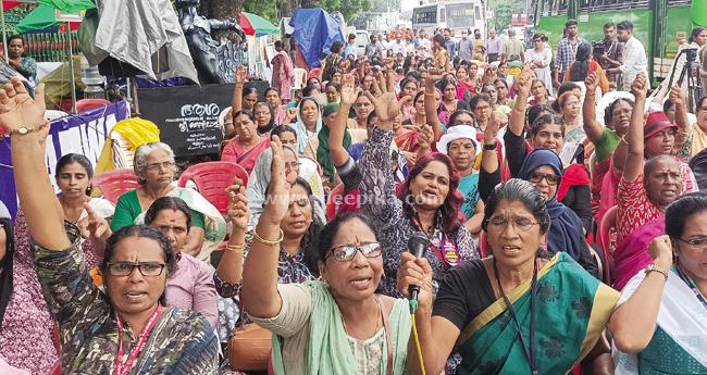മേ​യ്ദി​ന​ത്തി​ൽ വി​പു​ല​മാ​യ സ​മ​ര​പ​രി​പാ​ടി​യു​മാ​യി ആ​ശാ പ്ര​വ​ർ​ത്ത​ക​ർ