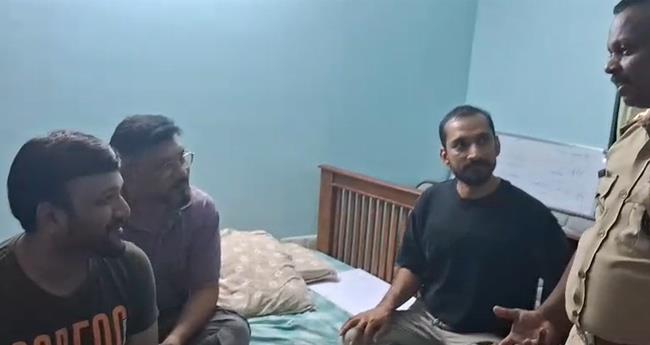 ക​ഞ്ചാ​വ് പി​ടി​കൂ​ടി​യ സം​ഭ​വം; ഖാ​ലി​ദ് റ​ഹ്‌​മാ​നേ​യും അ​ഷ്റ​ഫ് ഹം​സ​യേ​യും സ​സ്‌​പെ​ന്‍​ഡ് ചെ​യ്തു