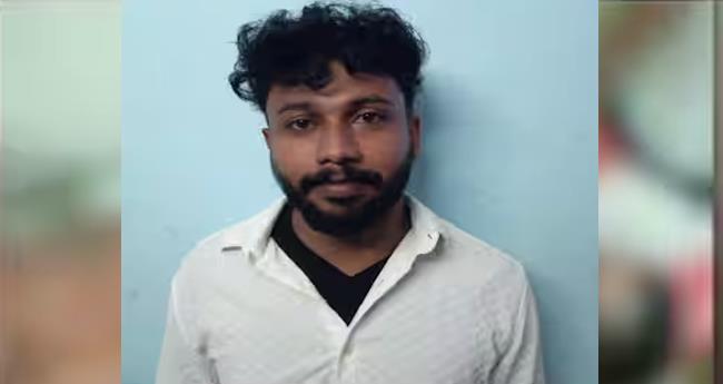 വാ​ഹ​ന പ​രി​ശോ​ധ​ന​യ്ക്കി​ടെ പോ​ലീ​സി​നു മു​ന്നി​ൽ​പ്പെ​ട്ടു; സ​ന്തോ​ഷ് കൊ​ല​ക്കേ​സി​ലെ മു​ഖ്യ​പ്ര​തി ഓ​ടി ര​ക്ഷ​പ്പെ​ട്ടു