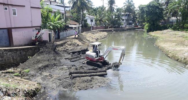 ആ​വി​ക്ക​ൽ തോ​ട് മാ​ലി​ന്യ പ്ലാ​ന്‍റി​ന്‍റെ നി​ർ​മാ​ണം ത​ട​ഞ്ഞ് കോ​ട​തി