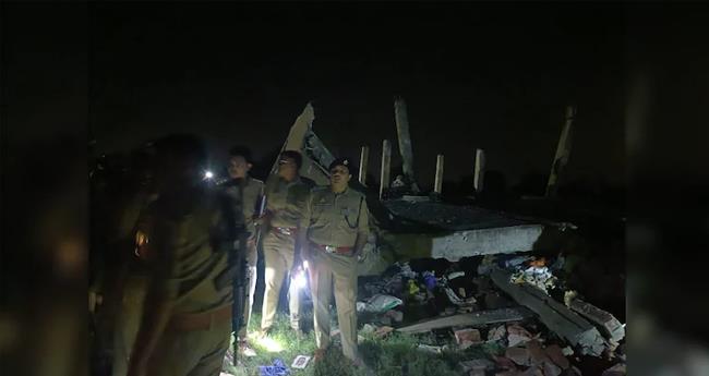 അ​യോ​ധ്യ​യി​ൽ സ്ഫോ​ട​നം: വീ​ട് ത​ക​ർ​ന്നു; അ​ഞ്ച്പേ​ർ മ​രി​ച്ചു