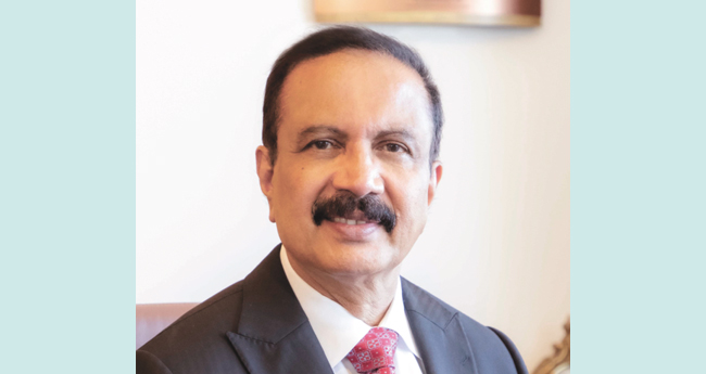രാ​ജ്യ​ത്തെ അ​ഞ്ച് ധ​നി​ക​രാ​യ  നി​ക്ഷേ​പ​ക​രി​ൽ ഡോ. ​ആ​സാ​ദ് മൂ​പ്പ​നും