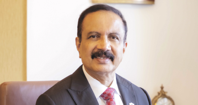 ഡോ. ​ആ​സാ​ദ് മൂ​പ്പ​ന് ആ​ഗോ​ള സം​രം​ഭ​ക പു​ര​സ്‌​കാ​രം
