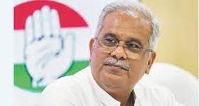 ഛത്തീ​സ്ഗ​ഡി​ൽ ക​ന​ത്ത പോ​രാ​ട്ടം: ഭൂ​പേ​ഷ് ബാ​ഗേ​ൽ പി​ന്നി​ൽ