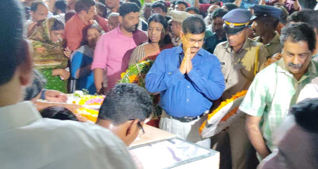 ബാ​ഹു​ലേ​യ​നു  നാട് വിടചൊല്ലി