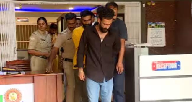 ബേ​ക്ക​ൽ കോ​ട്ട​യി​ൽ സ​ഞ്ചാ​രി​ക​ളെ ആ​ക്ര​മി​ച്ച് ക​വ​ർ​ച്ച; മൂ​ന്നു പേ​ർ പി​ടി​യി​ൽ
