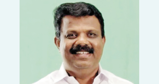 പെ​രി​യ​യി​ലെ സൽക്കാര വി​വാ​ദം:  ബാ​ല​കൃ​ഷ്ണ​ൻ പെ​രി​യ ഉ​ൾ​പ്പെ​ടെ  നാ​ലു നേ​താ​ക്ക​ളെ കോ​ൺ​ഗ്ര​സ് പു​റ​ത്താ​ക്കി