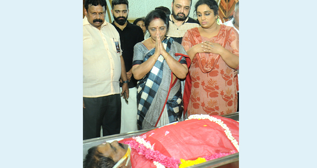 ഗാ​ന്ധി​മ​തി ബാ​ല​ന് നാ​ടി​ന്‍റെ യാ​ത്രാ​മൊ​ഴി