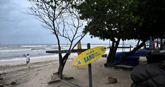 ബാ​ലി​യി​ൽ യാ​ത്രാ​ബോ​ട്ട് മു​ങ്ങി 61 പേ​രെ കാ​ണാ​താ​യ​താ​യി റി​പ്പോ​ർ​ട്ട്