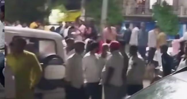 ക​ർ​ണാ​ട​ക​യി​ൽ വ​ൻ ബാ​ങ്ക് കൊ​ള്ള; എ​ട്ടു കോ​ടി​യും 50 പ​വ​നും ക​വ​ർ​ന്നു