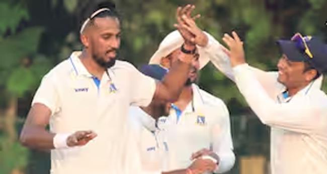 അ​ഞ്ചു റ​ൺ​സെ​ടു​ക്കു​ന്ന​തി​നി​ടെ നാ​ലു വി​ക്ക​റ്റ് ന​ഷ്ടം; കേ​ര​ള​ത്തി​ന് കൂ​ട്ട​ത്ത​ക​ർ​ച്ച