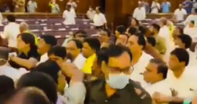ബംഗാൾ നിയമസഭയിൽ കൈയാങ്കളി; അഞ്ചു ബിജെപി എംഎൽഎമാരെ സസ്പെൻഡ് ചെ​​യ്തു