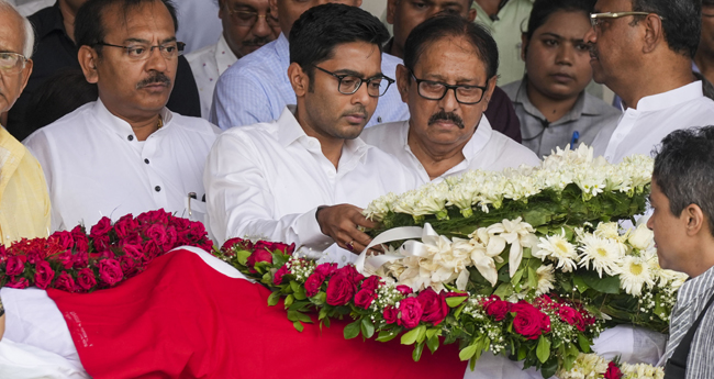 ബു​ദ്ധ​ദേ​ബ്  ഭ​ട്ടാ​ചാ​ര്യ​ക്കു വി​ട