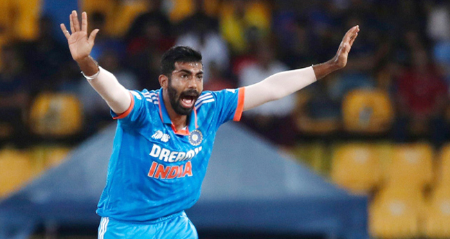 ഓ​​ൾ ഫോ​​ർ​​മാ​​റ്റ്  ഗ്രേറ്റസ്റ്റായി  ബും​​റ​​യെ വാ​​ഴ്ത്തി ക്രി​​ക്ക​​റ്റ് ലോ​​കം
