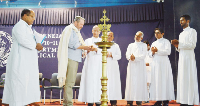 പൗ​ര​സ്ത്യ വി​ദ്യാ​പീ​ഠ​ത്തി​ൽ ബൈ​ബി​ൾ  സി​ന്പോ​സി​യം ഇ​ന്ന് സ​മാ​പി​ക്കും