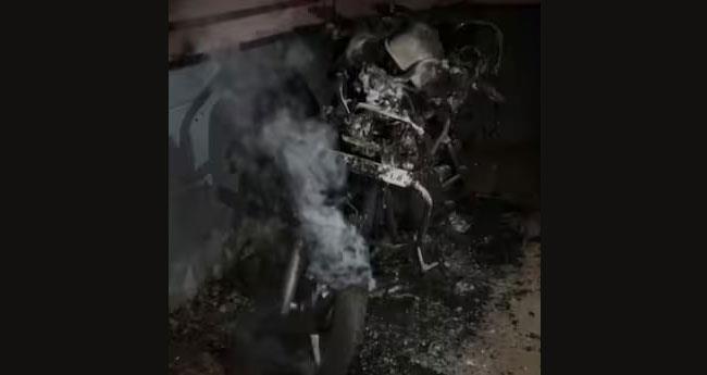 പാ​ല​ക്കാ​ട്ട് വീ​ടി​നു മു​മ്പി​ൽ നി​ർ​ത്തി​യി​ട്ട ബൈ​ക്ക് ക​ത്തി ന​ശി​ച്ച നി​ല​യി​ൽ; പോ​ലീ​സ് അ​ന്വേ​ഷ​ണം