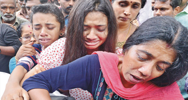 വ്യാപാരി ജീവനൊടുക്കിയത് ഭീഷണി മൂലമെന്ന്; ബാങ്ക് ഉപരോധത്തില്‍ സംഘര്‍ഷം