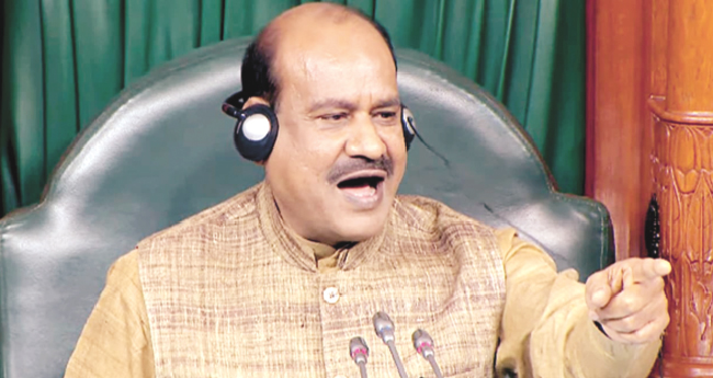 സോഷ്യലിസവും മതേതരത്വവും ഒഴിവാക്കി; ഭരണഘടനാ പുസ്തകവുമായി സ്പീക്കർ