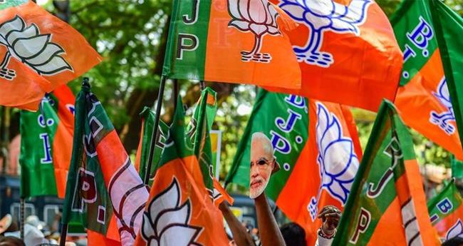 ബി​ജെ​പി ക​ളി​തു​ട​ങ്ങു​ന്നു; സി​പി​എം അ​സം​തൃ​പ്ത​രു​മാ​യി ച​ർ​ച്ച ന​ട​ത്തും