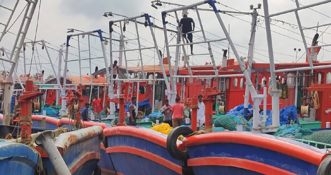 ക​ണ്ടെ​യ്ന​റു​ക​ൾ  ബോ​ട്ടു​ക​ൾ​ക്ക്  ഭീ​ഷ​ണി​യാ​കു​മെ​ന്ന് ആ​ശ​ങ്ക