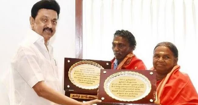 ഓ​സ്ക​ർ: ബൊ​മ്മ​നെ​യും ബെ​ല്ലി​യെ​യും ആ​ദ​രി​ച്ച് ത​മി​ഴ്നാ​ട് സ​ർ​ക്കാ​ർ