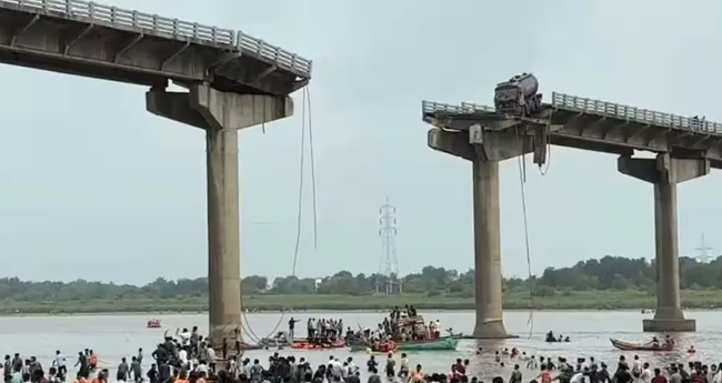 വ​​​ഡോ​​​ദ​​​ര​​​ പാ​​​ലം അപകടം;  മരണം 20 ആയി