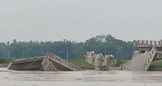 ബി​ഹാ​റി​ൽ‌ വീ​ണ്ടും  പാ​ലം ത​ക​ർ​ന്നു​വീ​ണു