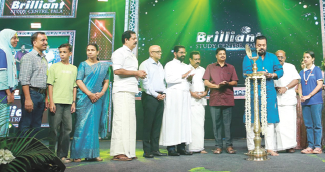 ഉന്നതവിജയികൾക്ക് ബ്രില്ല്യന്‍റിന്‍റെ ആദരം