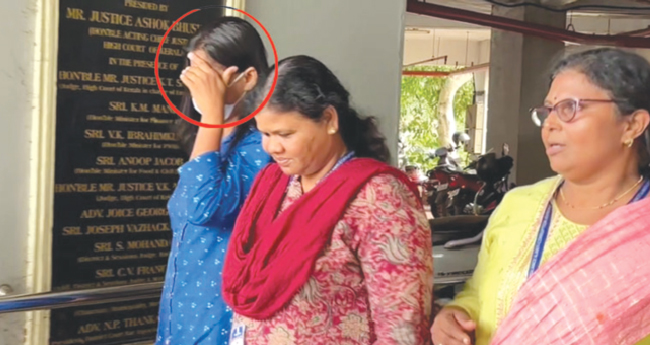 കൊച്ചി കോർപറേഷനിലെ കൈ​ക്കൂ​ലി ; ബി​ല്‍​ഡിം​ഗ് ഇ​ന്‍​സ്‌​പെ​ക്ട​ര്‍ സ്വ​പ്‌​ന​  വി​ജി​ല​ന്‍​സ് ക​സ്റ്റ​ഡി​യി​ല്‍