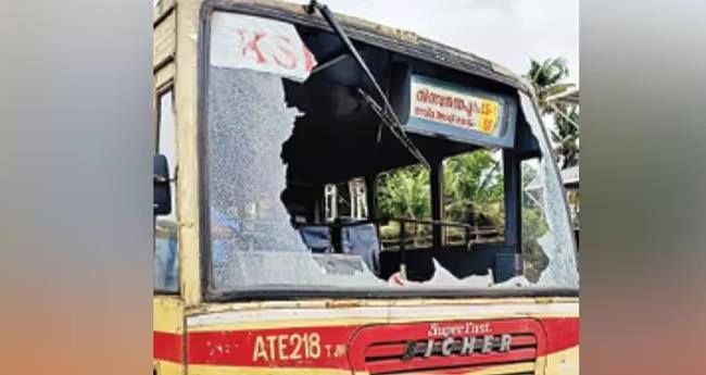 കെ​എ​സ്ആ​ർ​ടി​സി ബ​സി​ന്‍റെ ചി​ല്ല് ത​ക​ർ​ത്തു; ര​ണ്ടു​പേ​ർ പി​ടി​യി​ൽ