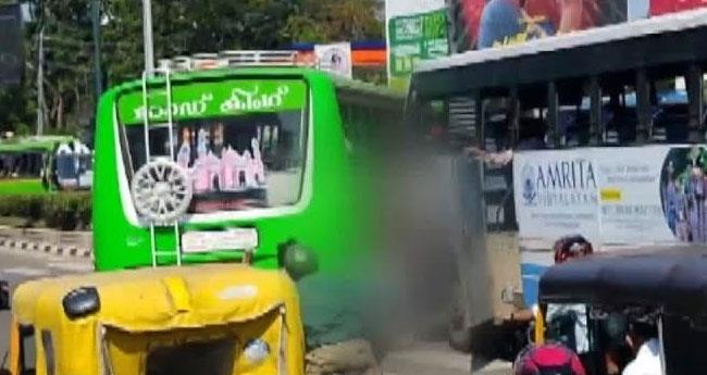 ബ​സു​ക​ൾ​ക്കി​ട​യി​ൽ​പ്പെ​ട്ട് ബാ​ങ്ക് ജീ​വ​ന​ക്കാ​ര​ൻ മ​രി​ച്ച സം​ഭ​വം: സ്വ​കാ​ര്യ ബ​സി​ന്‍റെ പെ​ർ​മി​റ്റ് സ​സ്പെ​ൻ​ഡ് ചെ​യ്യും