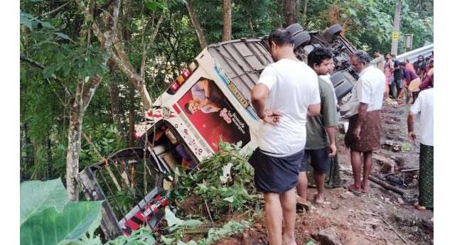 എ​രു​മേ​ലി ബ​സ് അ​പ​ക​ടം; ഒ​രാ​ൾ മ​രി​ച്ചു