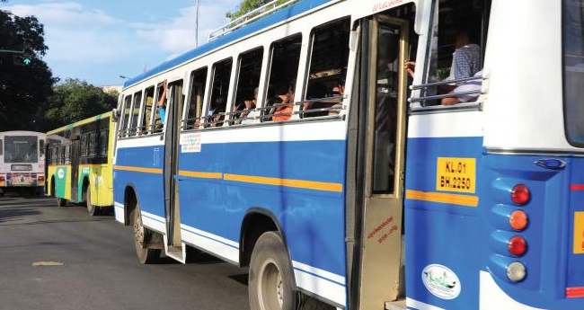 വാ​തി​ലു​ക​ൾ തു​റ​ന്നി​ട്ടു ബ​സ്  സ​ർ​വീ​സ്: 12,69,750 രൂ​പ പി​ഴ