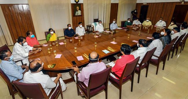 പി​എം ശ്രീ​യി​ൽ കേ​ര​ളം ഉ​ട​ൻ ചേ​രി​ല്ല; കൂ​ടു​ത​ൽ ച​ർ​ച്ച വേ​ണ​മെ​ന്ന് മ​ന്ത്രി​സ​ഭ