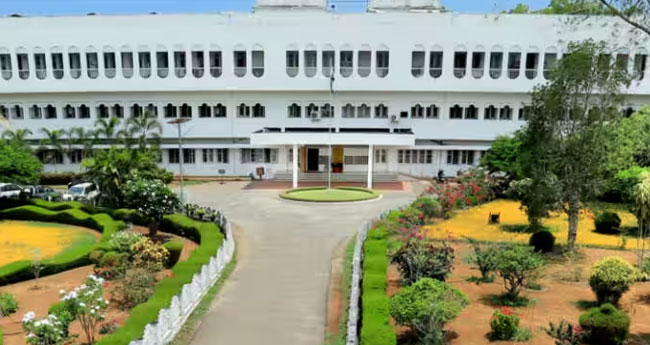 കാ​ലി​ക്ക​റ്റ് യൂ​ണി​വേ​ഴ്സി​റ്റി​യു​ടെ പ​രി​ഷ്ക​ര​ണ​ത്തി​നെ​തി​രേ കേ​ര​ള കാ​ത്ത​ലി​ക് സ്വാ​ശ്ര​യ കോ​ള​ജ് അ​സോ.