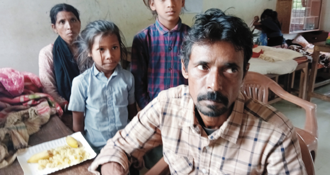 ഉ​റ്റ​വ​രെ​ക്കു​റി​ച്ചു​ള്ള  ചി​ന്ത​യി​ല്‍ ഉ​ള്ളു​രു​കി...