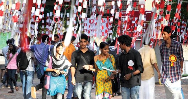 കാ​മ്പ​സു​ക​ളി​ല്‍ വി​ദ്യാ​ര്‍​ഥി രാ​ഷ്‌​ട്രീ​യം ത​ട​യ​ണ​മെ​ന്നു ഹ​ര്‍​ജി