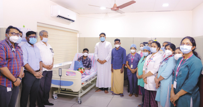 കാരിത്താസ് ആശുപത്രിയില്‍  പതിനേഴുകാരന്  വൃക്കമാറ്റിവയ്ക്കല്‍ ശസ്ത്രക്രിയ  നടത്തി