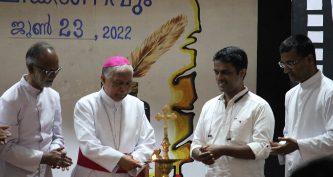 കാ​​​ർ​​​മ​​​ൽ​​​ഗി​​​രി​​​യി​​​ൽ ച​രി​ത്ര​സെ​മി​നാ​ർ ന​ട​ത്തി