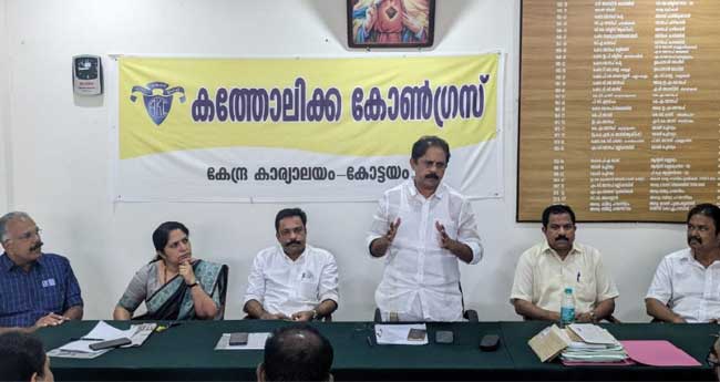 മു​​ഖ്യ​​മ​​ന്ത്രി​​യോ​​ട് ആ​​റു ചോ​​ദ്യ​​ങ്ങ​​ൾ  ഉ​​യ​​ർ​​ത്തി ക​​ത്തോ​​ലി​​ക്ക കോ​​ൺ​​ഗ്ര​​സ്