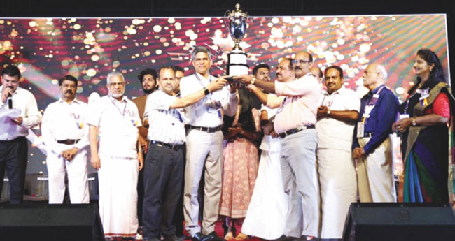 സി​ബി​എ​സ്ഇ സം​സ്ഥാ​ന ക​ലോ​ത്സ​വം: തൃ​ശൂ​രും സി​ല്‍​വ​ര്‍ ഹി​ല്‍​സും ജേ​താ​ക്ക​ള്‍